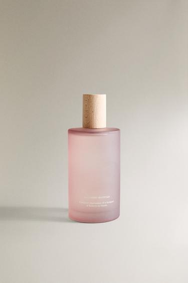 (200 ML) BLOOMING MAGNOLIA FABRIC FRESHENER - Black / Ecru by Zara - Image 0