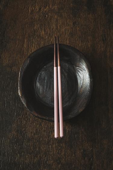 SET OF ACACIA WOOD CHOPSTICKS (SET OF 2) - Pale pink by Zara