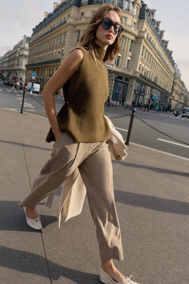 ASYMMETRIC KNIT TOP WITH SIDE APPLIQUÉS - Mid-green by Zara