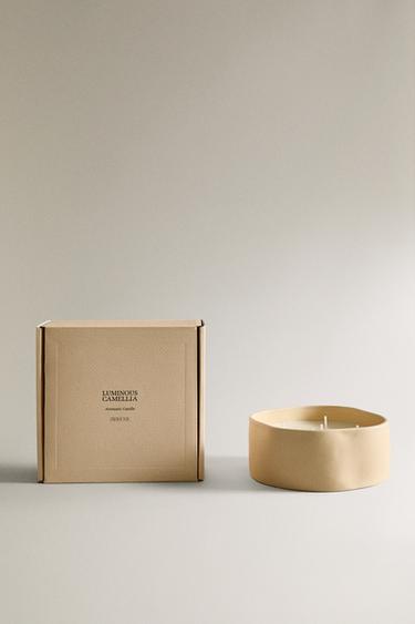 (540 G) LUMINOUS CAMELLIA SCENTED CANDLE - Light pink by Zara