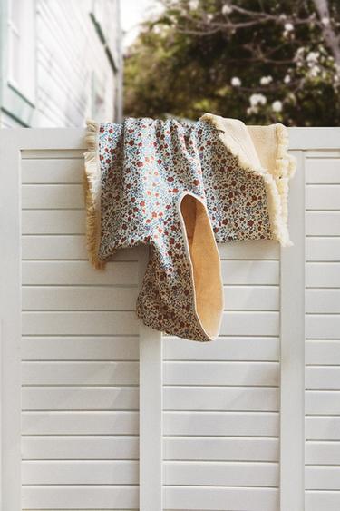 KIDS' FLORAL BEACH PONCHO - Sand by Zara