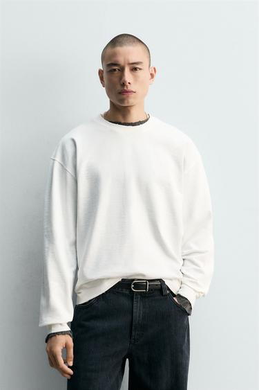 RIPPED-EFFECT TEXTURED T-SHIRT - White by Zara