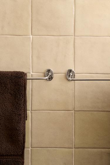 SILVER METAL TOWEL RACK - Silver by Zara