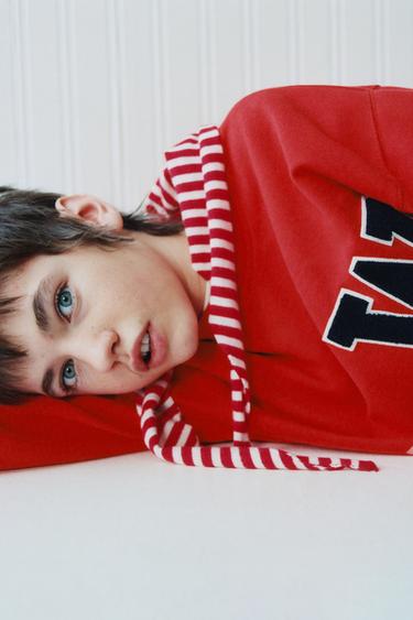 SWEATSHIRT WITH TERRY PATCH SLOGAN - Red by Zara