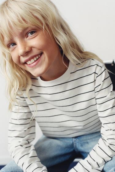STRIPED BASIC T-SHIRT - Stripes by Zara
