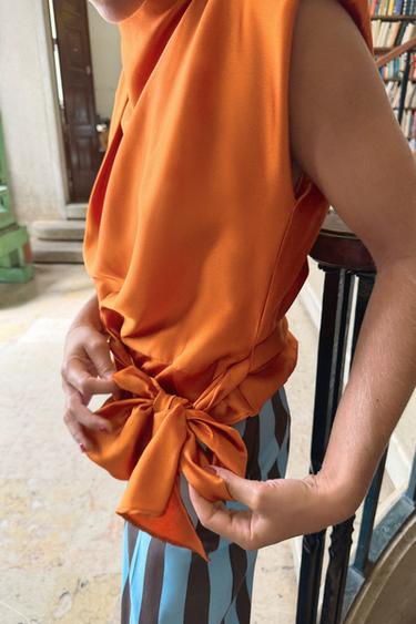 SATIN TOP WITH SHOULDER PADS AND KNOT - Burnt orange by Zara