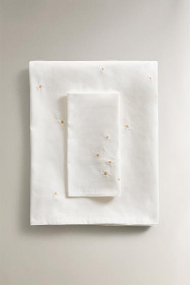 COTTON DAISY EMBROIDERY TABLECLOTH - Ecru by Zara