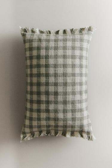 STRIPED CUSHION COVER WITH FRINGING - Magenta by Zara