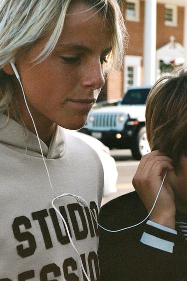 Zara {名称} - {颜色}