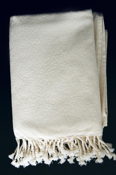 FRINGED COTTON BEACH TOWEL - Ivory by Zara