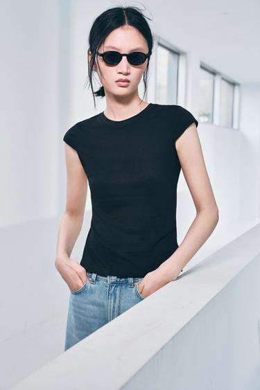 MINIMALIST SHORT SLEEVE T-SHIRT - Black by Zara