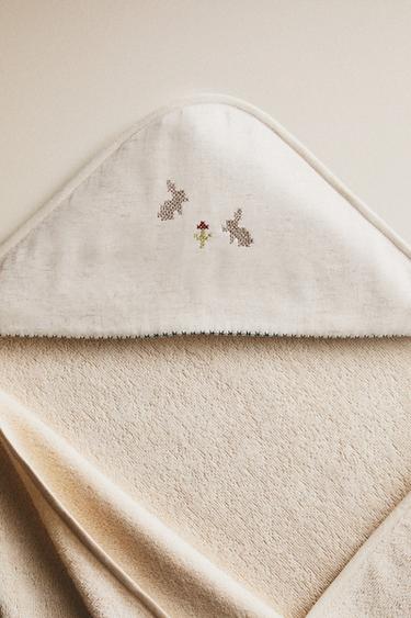 EMBROIDERED HOODED BABY TOWEL - Light beige by Zara