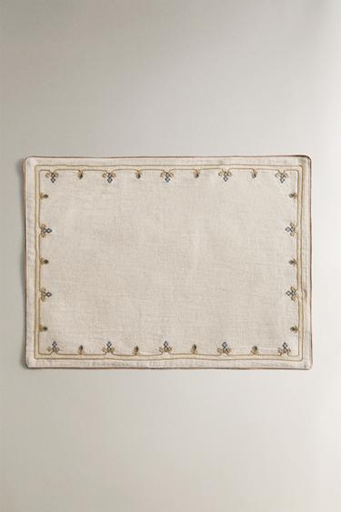 PLACEMAT WITH FLORAL EMBROIDERY - Light beige by Zara - Image 0