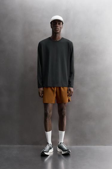 BASIC LONG SLEEVE TECHNICAL T-SHIRT - Black by Zara