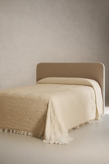 JACQUARD BEDSPREAD WITH RUFFLE TRIM - Beige by Zara