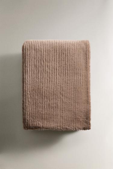 REVERSIBLE FAUX FUR THROW - Brown / Taupe by Zara
