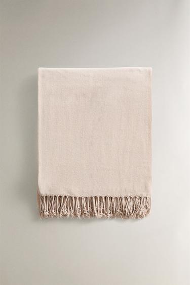 CHENILLE THROW - Light beige by Zara