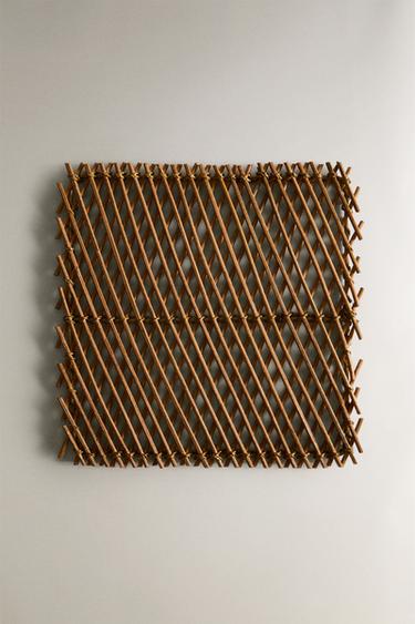 METAL AND RATTAN FIBRE TRIVET - Light beige by Zara