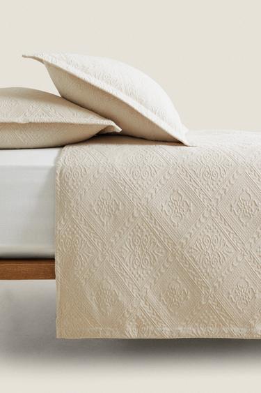 COTTON BEDSPREAD WITH GEOMETRIC DESIGN - Beige by Zara
