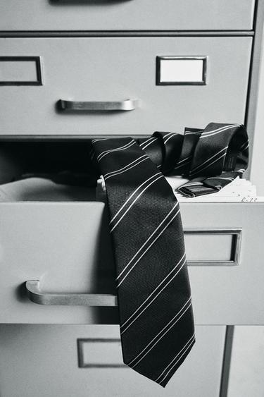 100% SILK STRIPED TIE - Navy blue by Zara