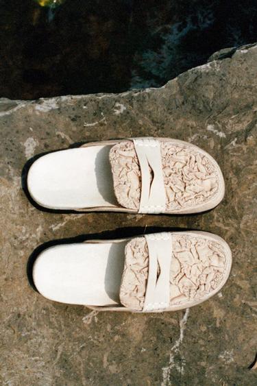 GATHERED CLOGS X FANGLU LIN - Ecru White by Zara