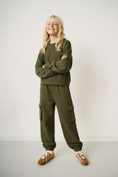 RUBBER LABEL SWEATSHIRT AND CARGO JOGGERS SET - Khaki by Zara