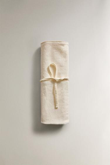 MAKEUP BRUSH WASH BAG - Ivory by Zara