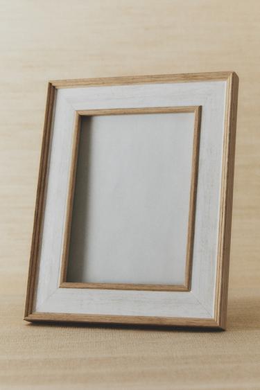 CONTRAST WOODEN PHOTO FRAME - White by Zara