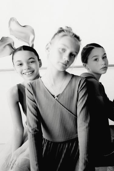 Zara {名称} - {颜色}