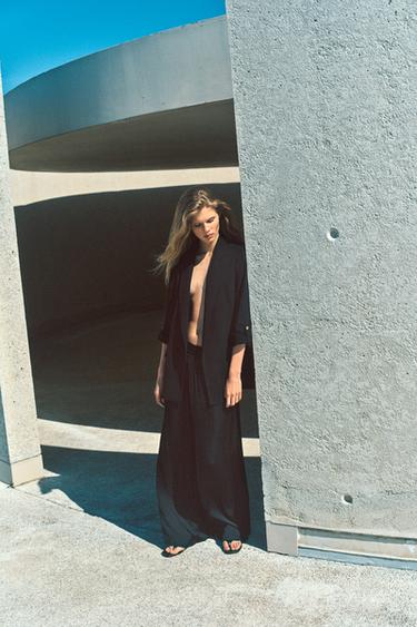 BLAZER WITH ROLLED-UP SLEEVES - Black by Zara