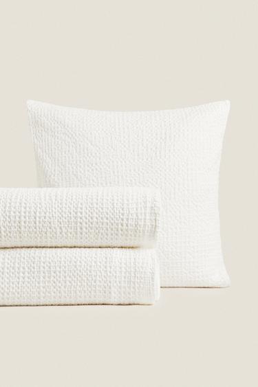 MINI WAFFLE-KNIT COTTON BEDSPREAD - White by Zara