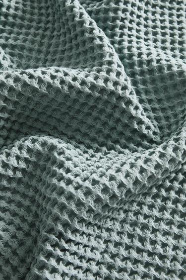 WAFFLE-KNIT THROW - Aquamarine by Zara