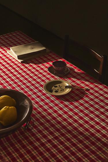 DYED THREAD COTTON CHRISTMAS TABLECLOTH - Red by Zara
