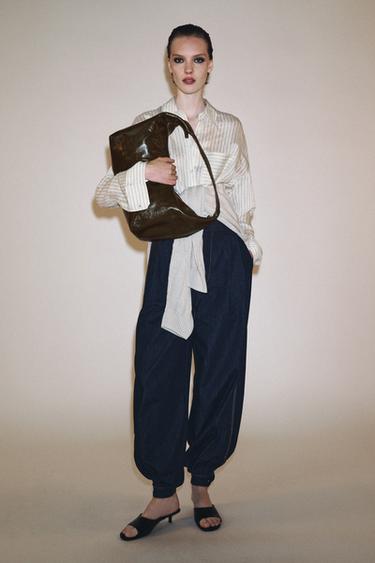 OVAL LEATHER HANDBAG - Green by Zara