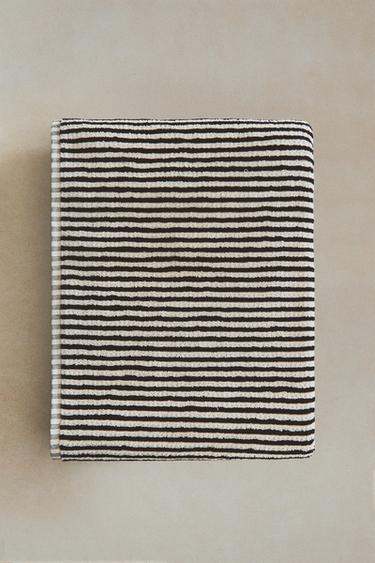 DYED THREAD COTTON BATH TOWEL - Ecru / Black by Zara