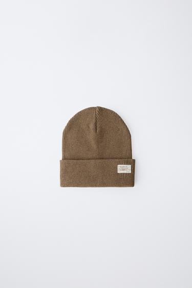 RIBBED KNIT BEANIE WITH LABEL - camel by Zara