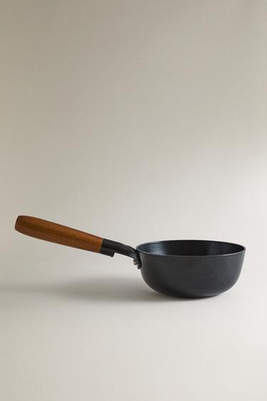 IRON SAUCEPAN - Black by Zara