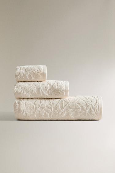 FLORAL JACQUARD BATH TOWEL - Ivory by Zara