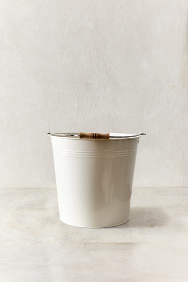 LACQUERED METAL TUB - Cream by Zara