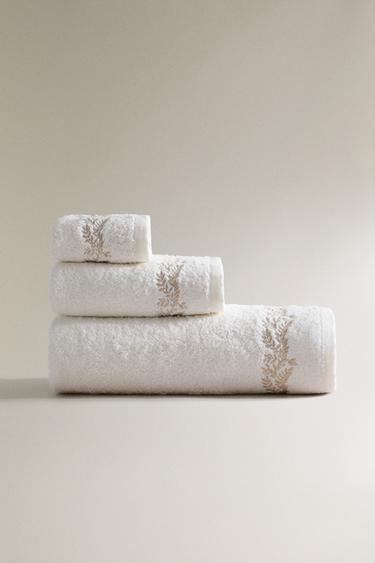 PLANT EMBROIDERY BATH TOWEL - Golden by Zara - Image 0