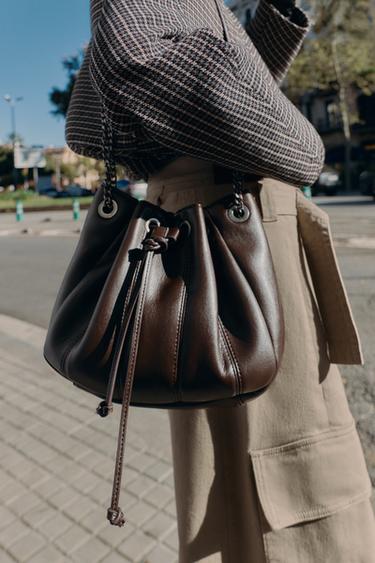 GATHERED BUCKET BAG WITH CHAIN DETAIL - Brown by Zara