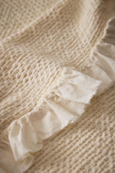 KIDS’ MINI WAFFLE TEXTURE BEDSPREAD WITH RUFFLE TRIM - Ecru by Zara