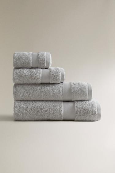 PREMIUM COTTON BATH TOWEL (600 GXM²) - Light grey by Zara