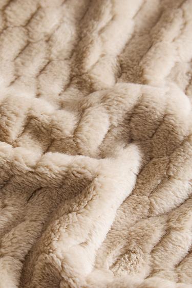 DIAMOND FLEECE THROW - camel by Zara