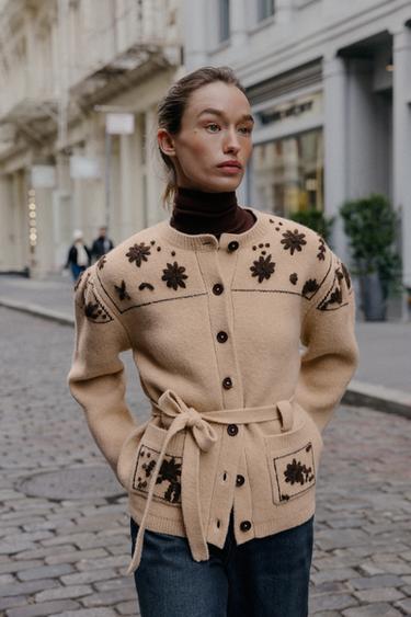 WOOL AND ALPACA BLEND CARDIGAN WITH EMBROIDERED FLOWERS AND BELT - Beige by Zara