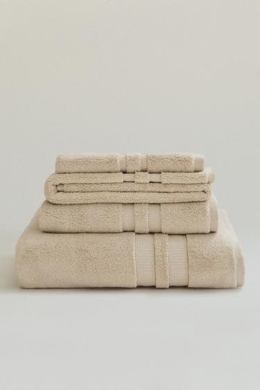 EXTRA SOFT DOUBLE BORDER BATH TOWEL - Light sand by Zara