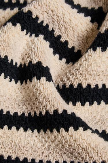 GEOMETRIC JACQUARD BATH MAT - Black by Zara