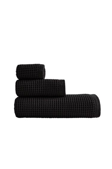 WAFFLE-KNIT COTTON BATH TOWEL - Black by Zara