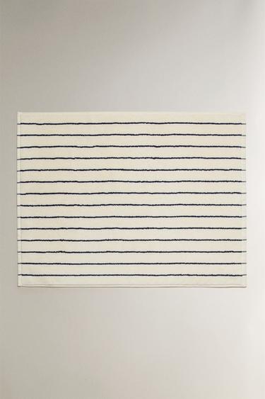 COLOURED STRIPE BATH MAT - Navy blue by Zara