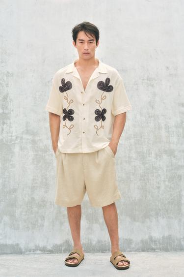 LINEN/VISCOSE OVERSIZE BERMUDA SHORTS - Light beige by Zara